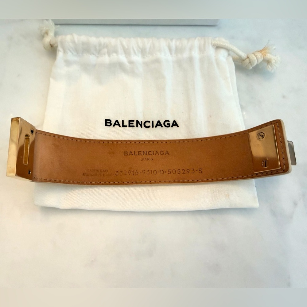 HOT! Balenciaga Silver Lock Cream Leather Bracelet with Gold-Tone Plaque - Picture 6 of 6